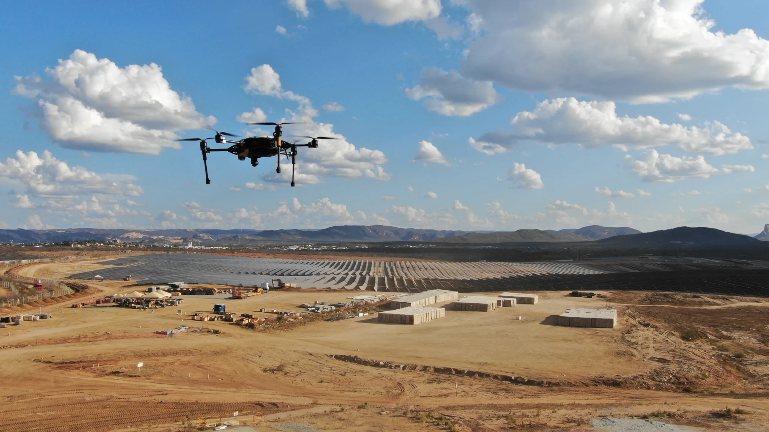 drone israelense fazendo a segurança de parque solar no Brasil